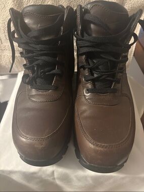 Nike Men's Brown Leather Lace-Up Ankle Boots with Black Laces